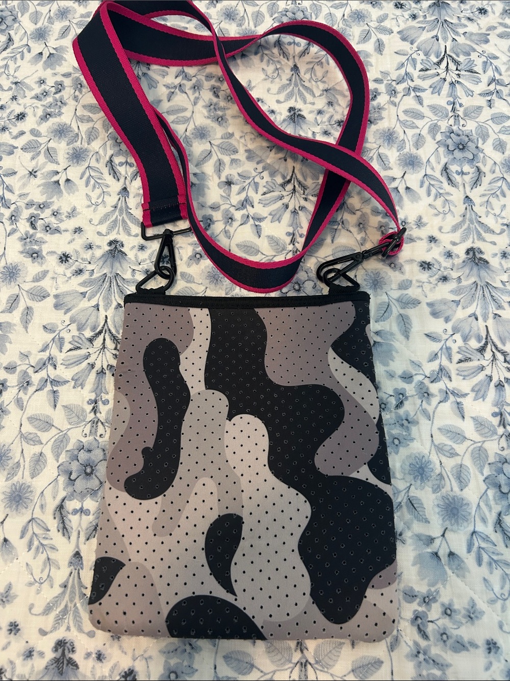 Camo Neoprene Crossbody Bag - Picture 2 of 9
